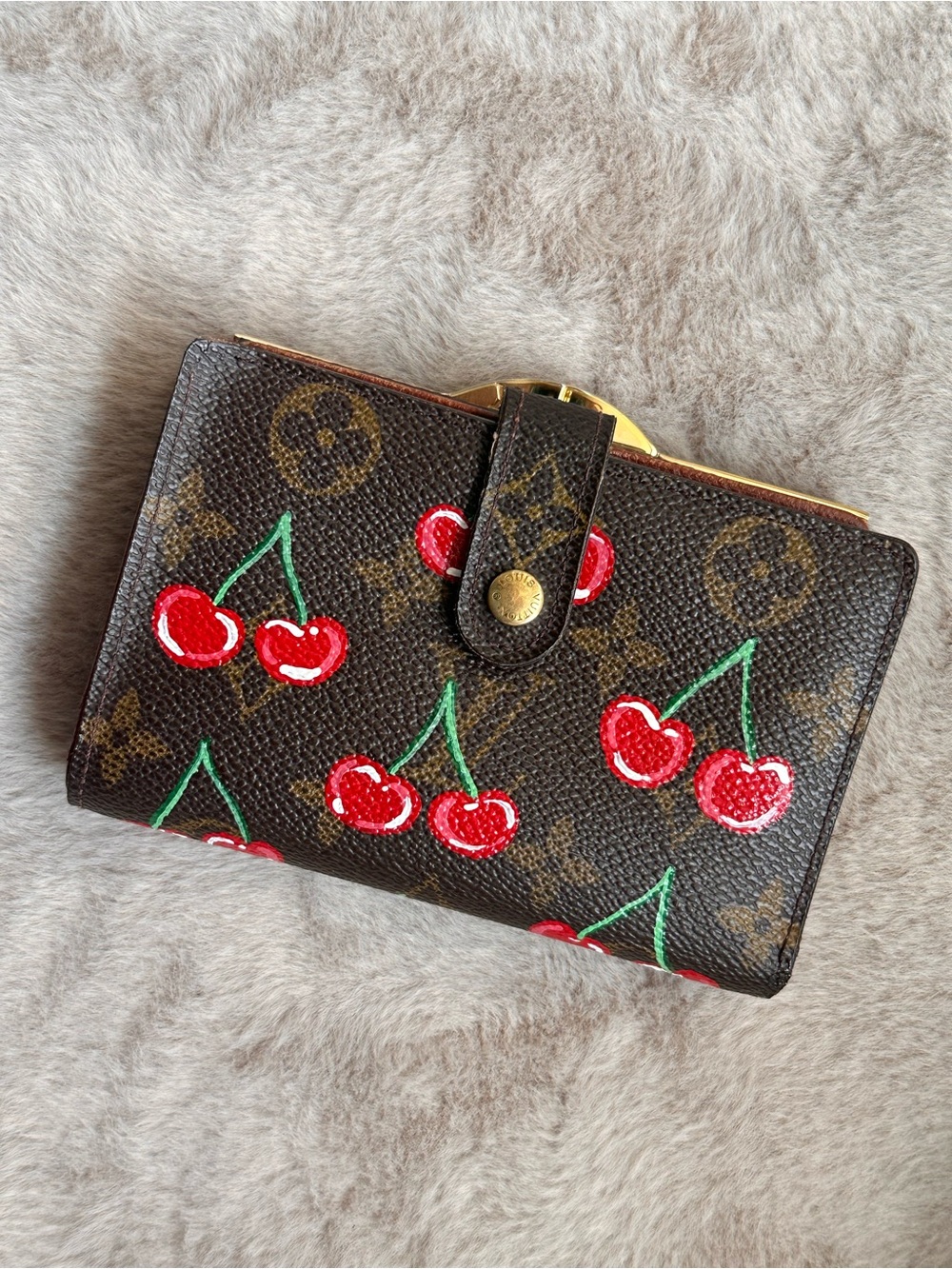 Authentic Louis Vuitton Monogram Kisslock Wallet with Hand-Painted Cherries 🍒 - Picture 3 of 17